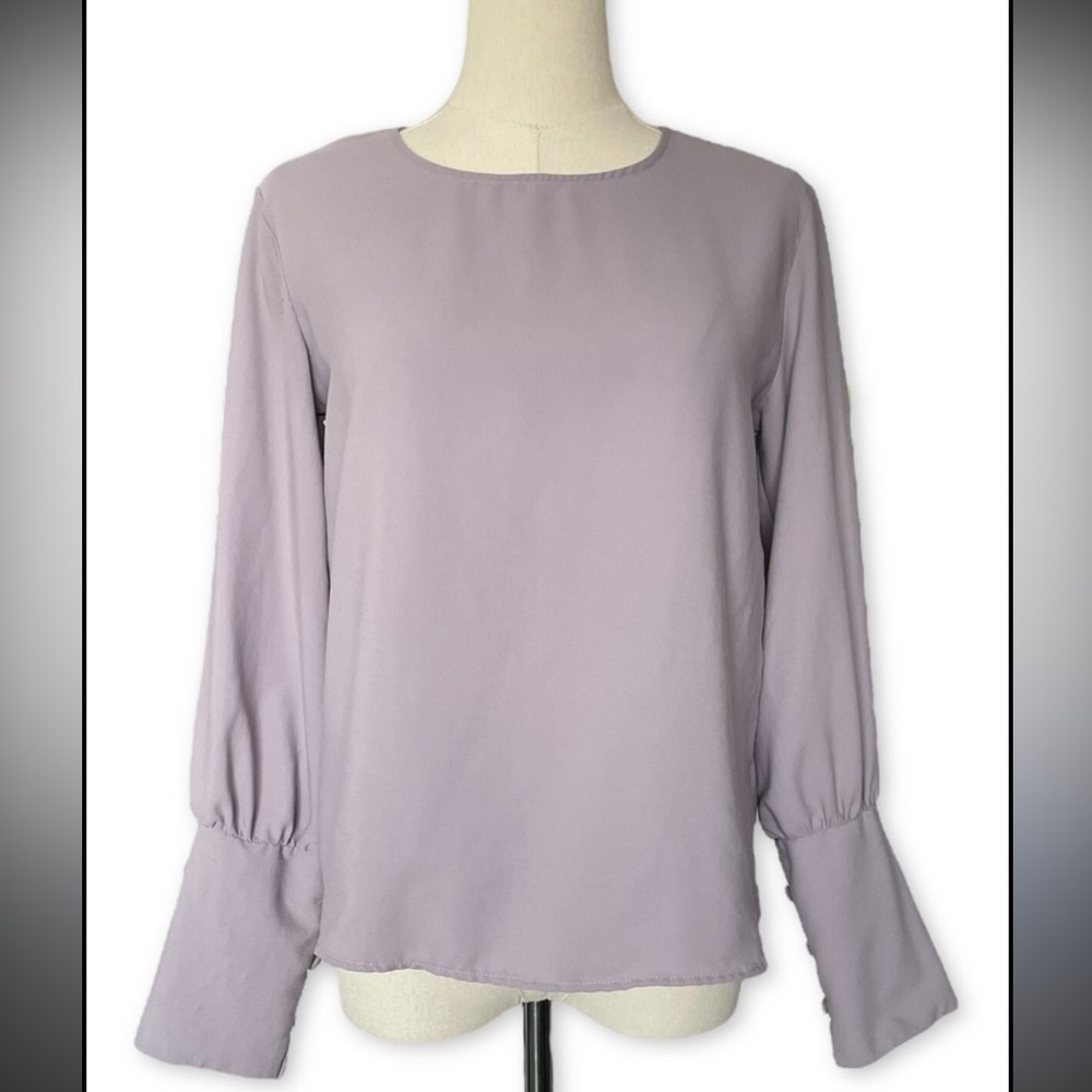 Lulu's light Gray Blouse